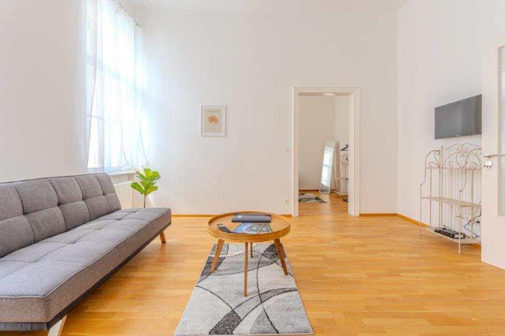 Deluxe Apartments Near The Center クレムス アン デル ドナウ エクステリア 写真