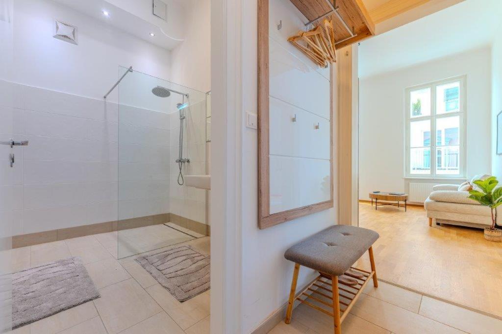 Deluxe Apartments Near The Center クレムス アン デル ドナウ エクステリア 写真