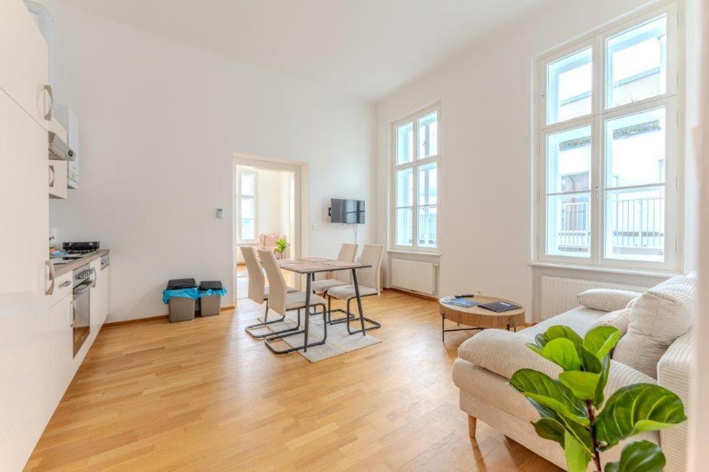 Deluxe Apartments Near The Center クレムス アン デル ドナウ エクステリア 写真